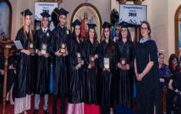 ���շƶ�ѧԺ