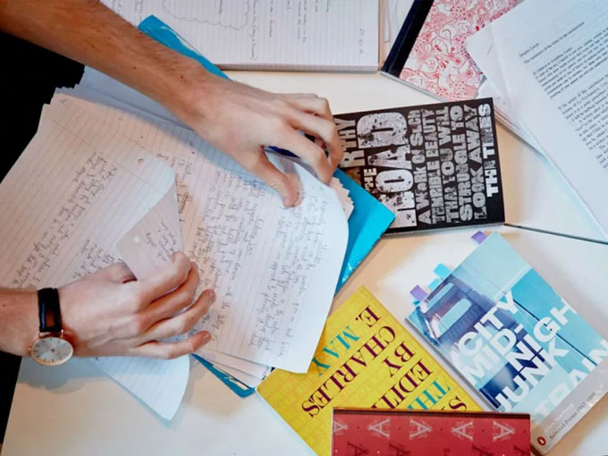 ����������Zͬѧ���ŦԼʱ��д�������ھ�