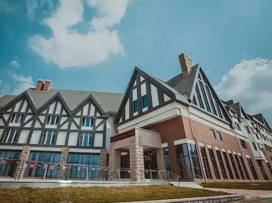 �ൺ��˹��ѧУ