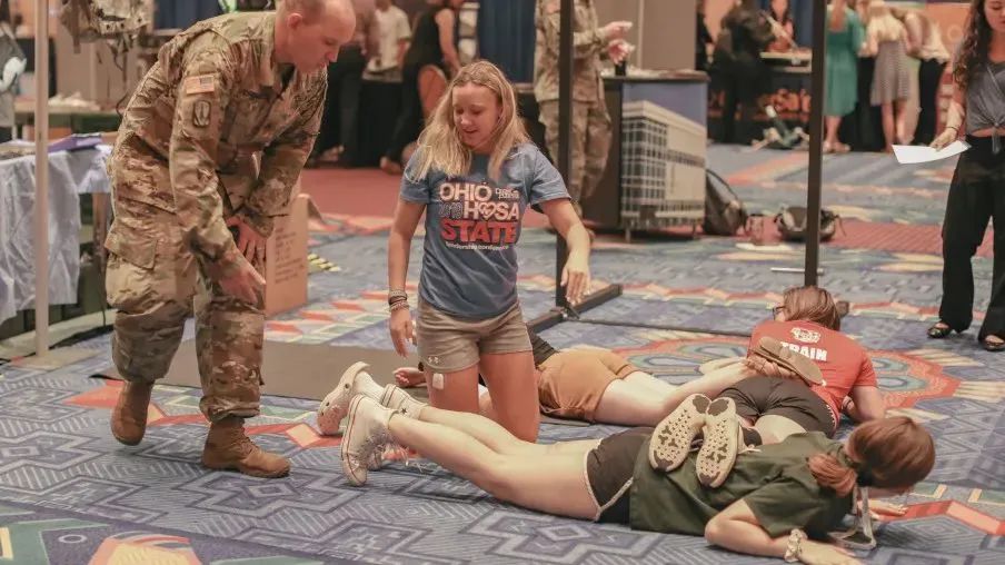 ��ֲμ�����4�꣬���ջ���˹̹����ѧoffer